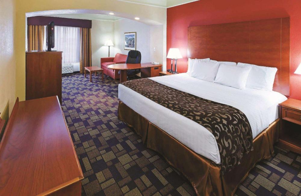 Deluxe King Room interior